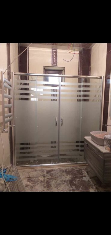 Duş kabinaları, arakəsmələr: Yeni Arakəsmə, Düzbucaqlı, Pulsuz çatdırılma — 30