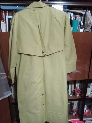 стильная одежда больших размеров для женщин: Плащ-тренч женский, оливково-зелёный. - Двубортная застёжка на