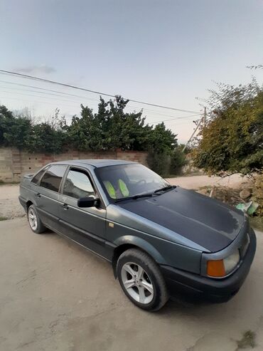 вито машина: Volkswagen Passat: 1.8 л, Механика, Бензин, Седан