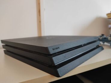 nokia na rasklapanje: Sony Playstation 4 Pro FIFA 21 Vrhunska konzola Sony Playstation 4