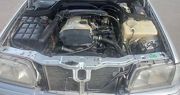 panelerin satisi: Mercedes-Benz C-Sinif sedan (W202), gümüş rəng. - Kuzov: 4 qapılı — 1