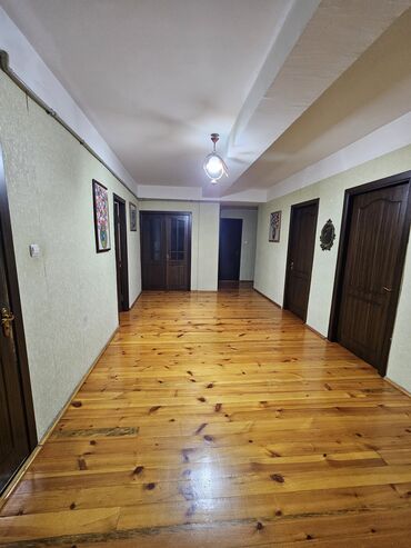 qara qarayevdə 3 otaqlı evlər: 8-ci kilometr, 4 otaqlı, Yeni tikili, m. Xalqlar Dostluğu, 131 kv. m