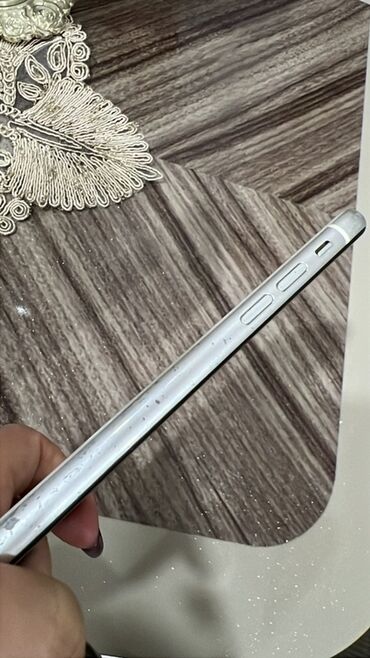 Apple iPhone: IPhone 11, Ağ, Face ID — 4