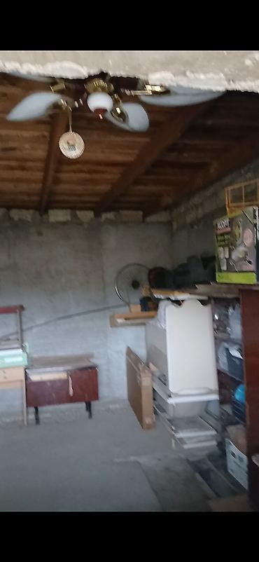 Otaqların uzunmüddətli kirayəsi: Satilir– geniş, işıqlı otaq Xüsusiyyətlər: - Taxta tavan və döşəmə — 8