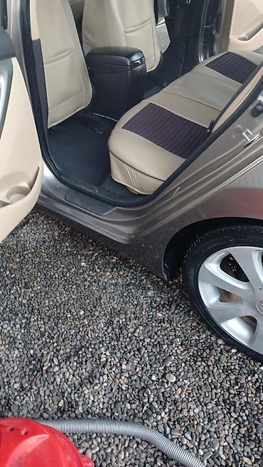 Hyundai: Hyundai Elantra: 1.8 l | 2011 il Sedan — 18