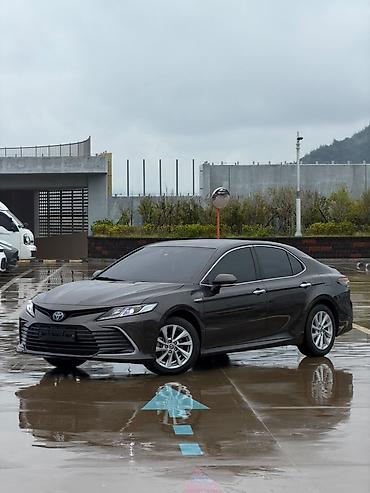 Транспорт: Toyota Camry: 2021 г., Гибрид, Седан — 9