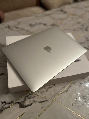 macbook 13 inch: Apple MacBook Pro (13") - Korpus: Gümüş rəng, yüngül alüminium — 1