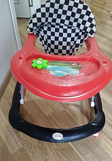 Babyland uşaq yerigədəni - Rəng: qırmızı üst panel, qara baza, damalı