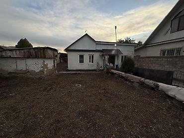Продажа коттеджей и домов: Срочно Продаётся уйютный Дом из 3х комнат. В верхней части города — 8