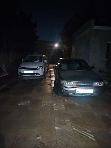 golf cart: Volkswagen Golf Plus, ağ rəng, 5 qapılı hatchback/minivan tərzi kuzov — 4
