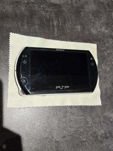 psp playstation portable: PSP GO Состояние: отличное В комплекте: сама консоль, зарядка и