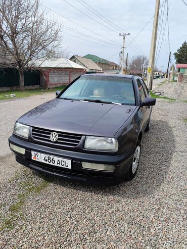 Продажа авто: Volkswagen Vento: 1992 г., 1.8 л, Механика, Бензин, Седан