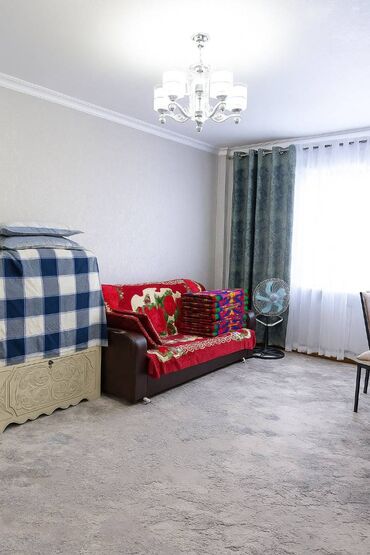 срочно продаётся 1 комнатная квартира в районе ошского рынка: 1 комната, 36 м², Индивидуалка, 1 этаж