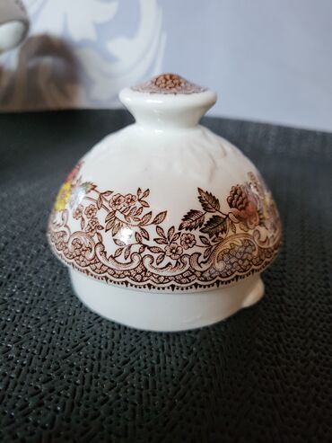 Čajnici: Bokal engleski Royal Rudor Ware iz 70ih. Bokal rucno graviran pa na lalafo.rs — 12 Čajnici: Bokal engleski Royal Rudor Ware iz 70ih. Bokal rucno graviran pa — 12