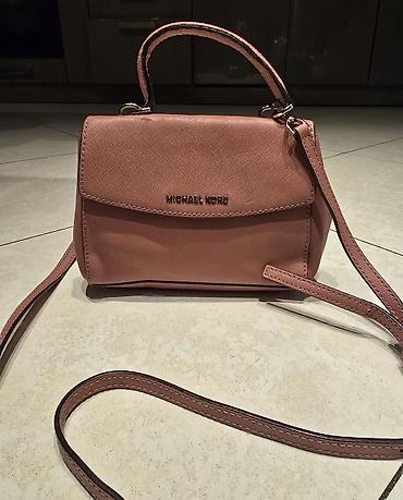 Torbe: MICHAEL KORS mala torba preko ramena, a moze se nositi i u ruci. Neka — 16