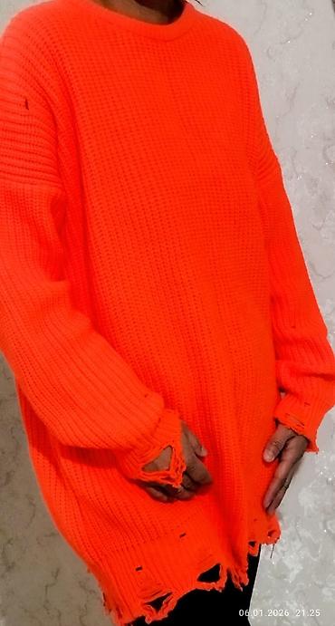 Кофты, свитеры: Женская одежда — подборка ярких и базовых вещей: 1) Неоновый свитер — 1