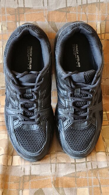 Patike: Crne sportske patike – mrežasti gornjište sa sintetičkim ojačanjima i — 7