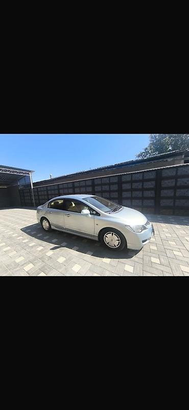 два авто: Honda Civic: 2007 г., 1.3 л, Автомат, Гибрид, Седан — 3