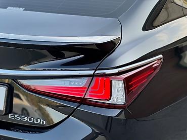 автомобил лексус: Lexus ES: 2023 г., 2.5 л, Вариатор, Гибрид, Седан — 7