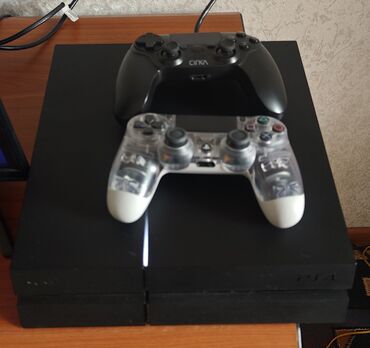 PS4 (Sony PlayStation 4): PS4 1TB закаченны 16 игр В комплекте два джойстика и все провода