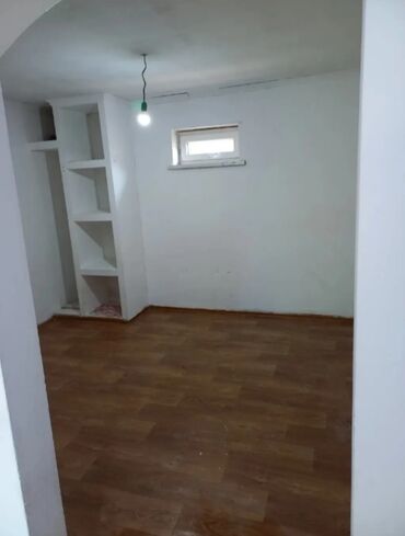квартира керек ош базар жактан: 1 бөлмө, Кыймылсыз мүлк агенттиги, Чогуу жашоосу жок, Жарым -жартылай эмереги бар