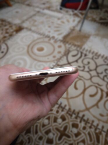 Apple iPhone: IPhone 8, 64 ГБ, Серебристый, Отпечаток пальца, Face ID