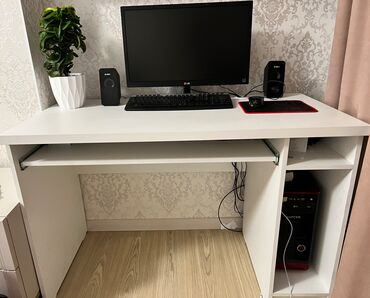 стол раздвижной тумба: Компьютерный Стол, цвет - Белый, Б/у