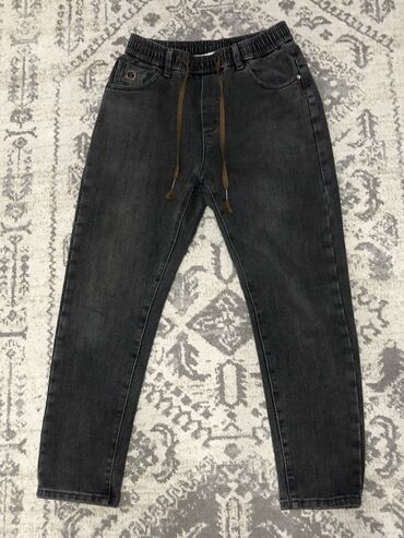 джинсы серые мужские: Джинсы M (EU 38), цвет - Черный