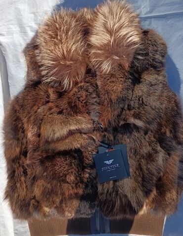 детские шапки с помпонами из натурального меха: Продаю безрукавку, натуральный мех -песец,р-48, производство -