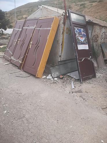 Qapılar və aksessuarlar: Məhsul: Daxili otaq qapıları və sanitar qovşaqlar üçün bölmə-kabinlər — 5