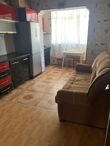 Uzunmüddətli kirayə mənzillər: Mənzilin təsviri: - Həyətyanı kompleksli, çoxmərtəbəli binada mənzil — 3