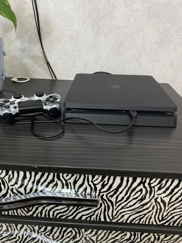 ���� 4 �� �������������� в Кыргызстан | PS4 (Sony Playstation 4): Продаю срочно Ps 4 Slim, 1 терабайт памяти состояние хорошие не