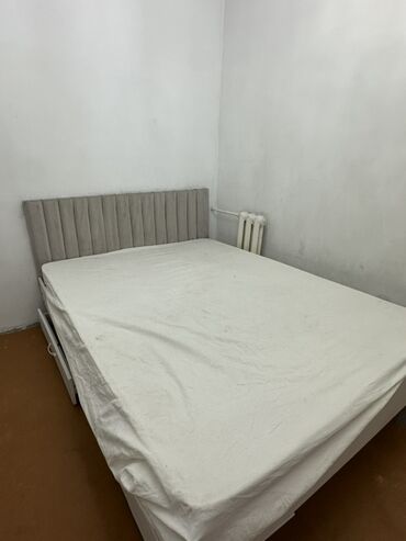 мебель бишкек столы и стулья фото цены: Двуспальная кровать с мягким изголовьем, выполненным из светлого