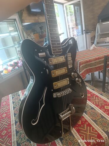 Akustik gitaralar: Akustik gitara, Akkord, 6 sim, İşlənmiş