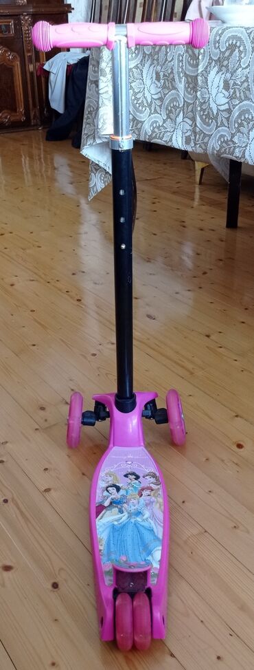 Samokatlar: Sukuter satılır Qiymäti 20 manata rängi çährayı qiz uşaĝi üçün -da lalafo.az — 3 Samokatlar: Sukuter satılır Qiymäti 20 manata rängi çährayı qiz uşaĝi üçün — 3