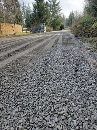 Щебень: Щебень для засыпки - Фракция: средняя/крупная (остроугольные камни — 4
