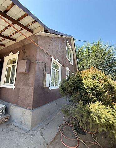 Продажа коттеджей и домов: Продаётся частный дом с двумя уровнями и просторным двором. Первая — 2