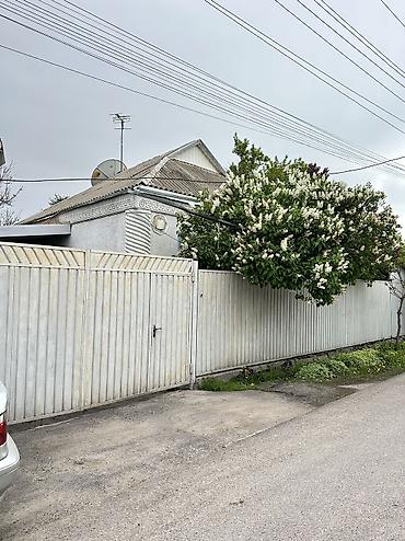 Продажа коттеджей и домов: Продается дом 100кв.м., г Кара-Балта, верхняя часть города, улица — 2