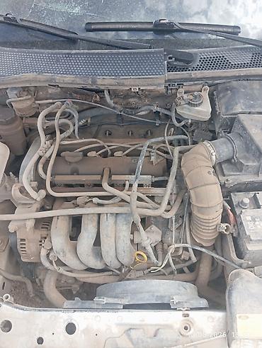 салон машины: Ford Focus: 2003 г., 1.6 л, Бензин, Универсал — 4