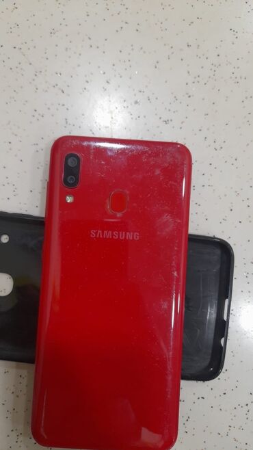 samsuq a20: Salam satılıq telefon var A20 32 yaddaş heç bir problemi yoxdu kabro
