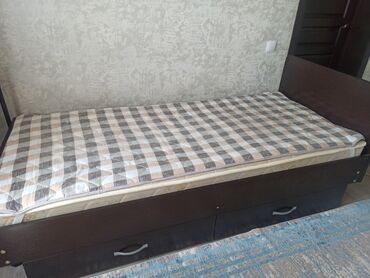 мебель в караколе: Односпальная Кровать, Б/у
