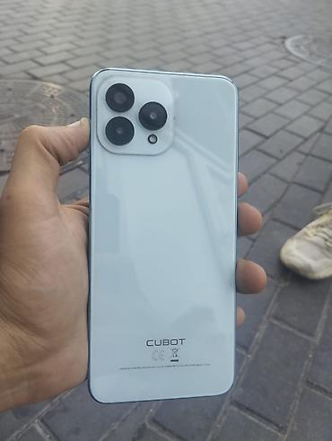 CUBOT smartfon – açıq mavi rəng, müasir düz kənarlı korpus və böyük