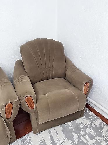 тумба в офис: 🛋️ Продам мягкий комплект — 5 000 сом Продаю диван и 2 кресла. 💰 — 4