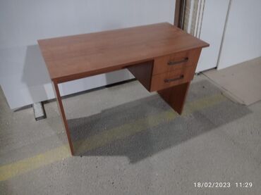 Ofis masaları: Yeni, İşçi üçün, Kvadrat masa — 2