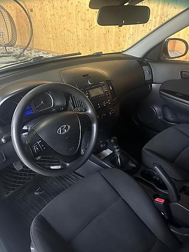 Hyundai: Hyundai i30 hatchback – gümüş rəng - Korpus: 5 qapılı hatchback — 11