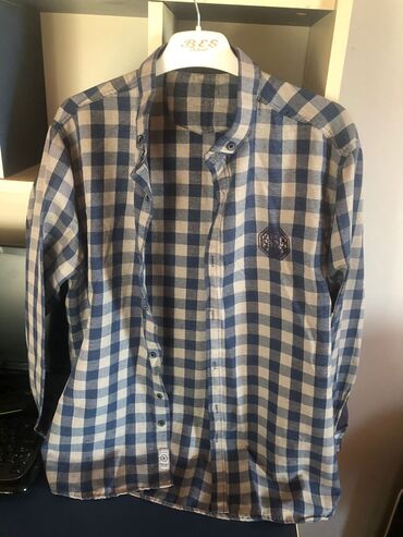 Köynəklər: Köynəklər hamisi bahalidi geyilmədiyindən satilir.3,4 dəfə — 9