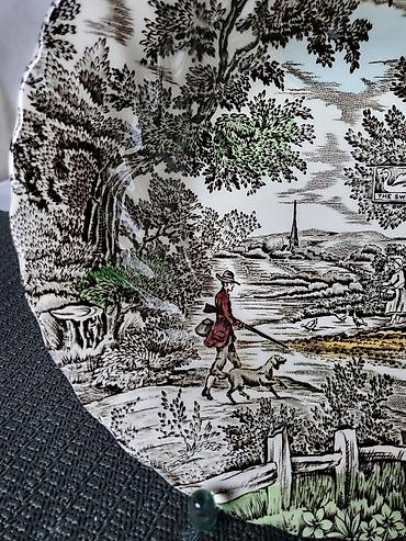 pehar za poklon: Engleska cinija The Hunter Moytt iz 1982 godine. Multicolor — 8