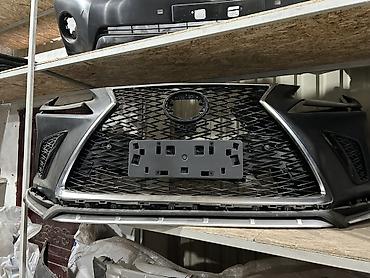 Передний бампер с решеткой радиатора для Lexus (фирменная «spindle»