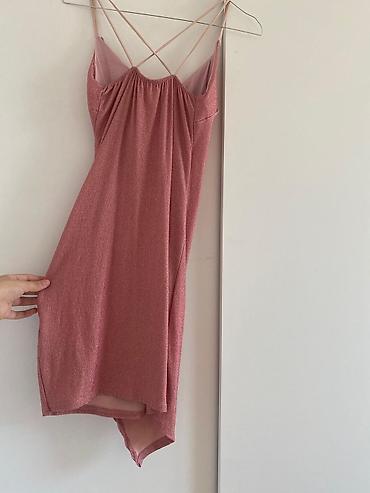 Haljine: Ženska mini haljina sa tankim bretelama, dostupna u više boja: - crna — 5