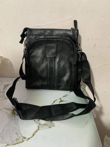 мужская спортивная сумка: Продаю мужская борсетка эко кожа новые, цена 1500 сом